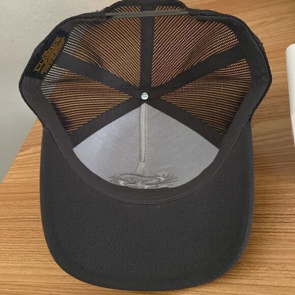 The Classics by Yupoong Men’s Adjustable Snapback Trucker Hat NWOT - Picture 6 of 6